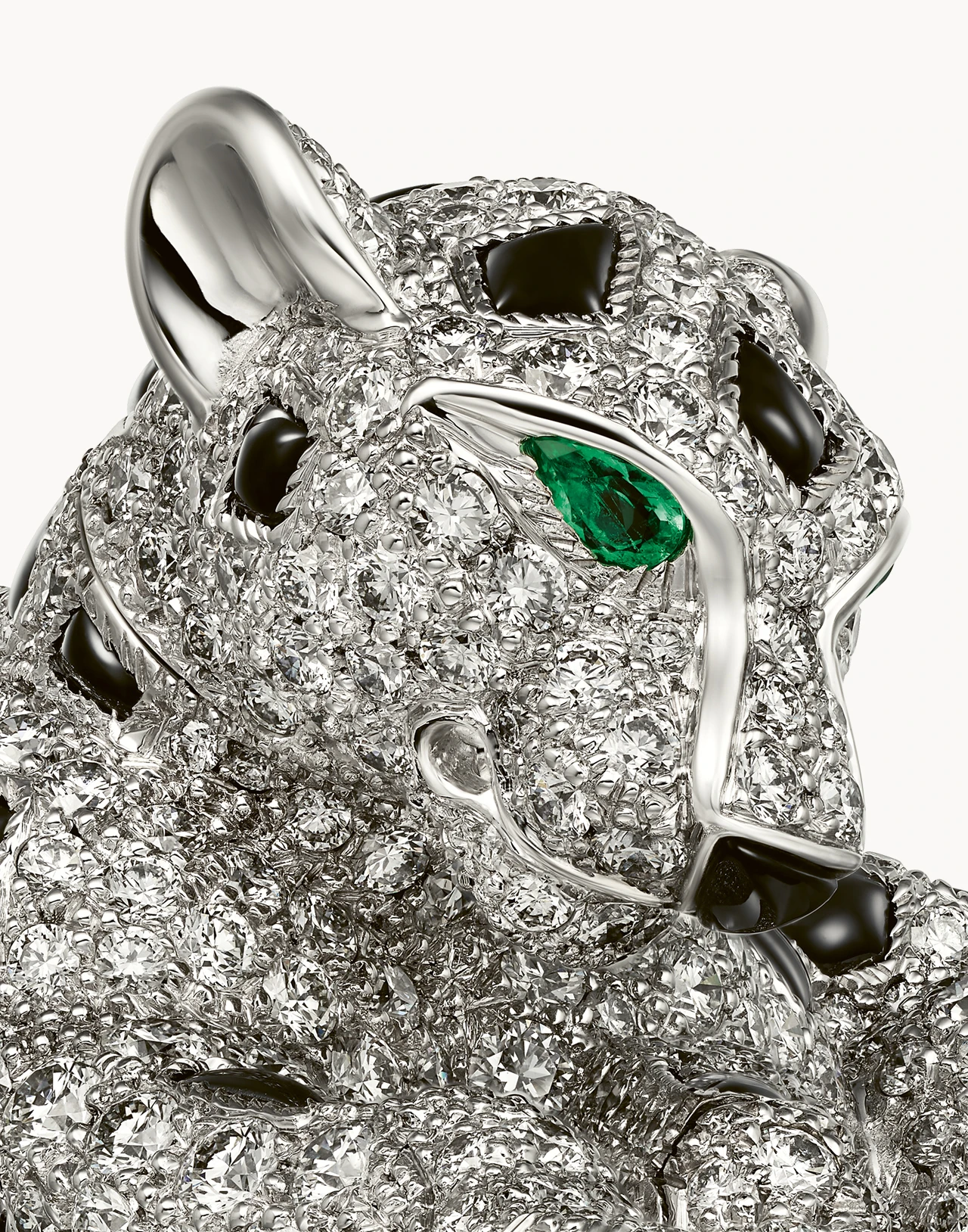 Panthère de Cartier ring White gold, set with 591 brilliant-cut diamonds, emerald and onyx
