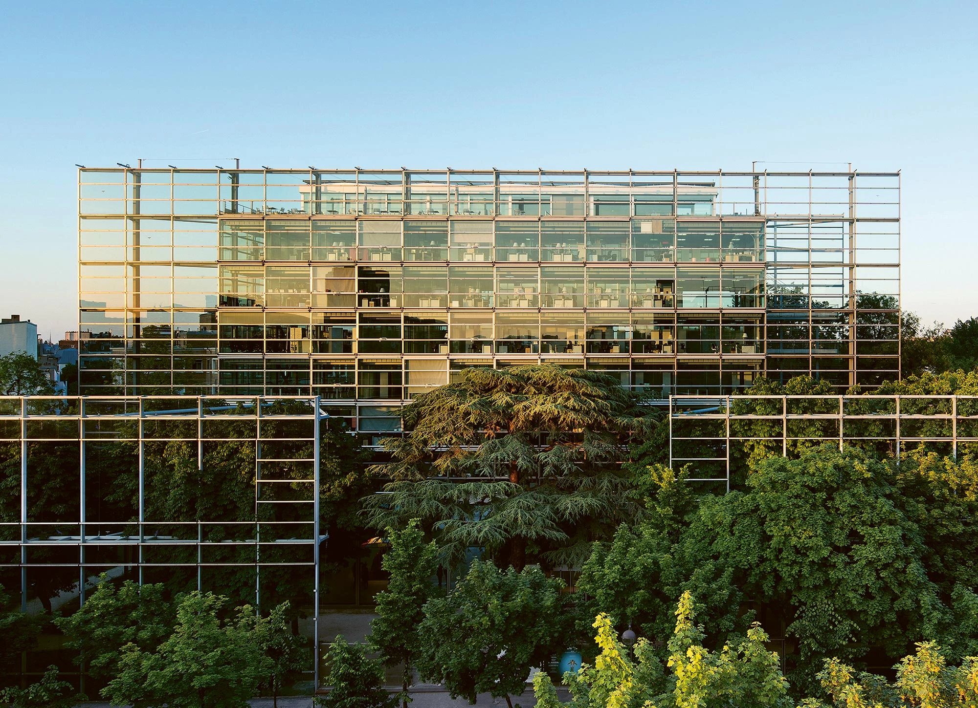 Le bâtiment de la Fondation Cartier situé boulevard Raspail à Paris, conçu par Jean Nouvel et inauguré en 1994